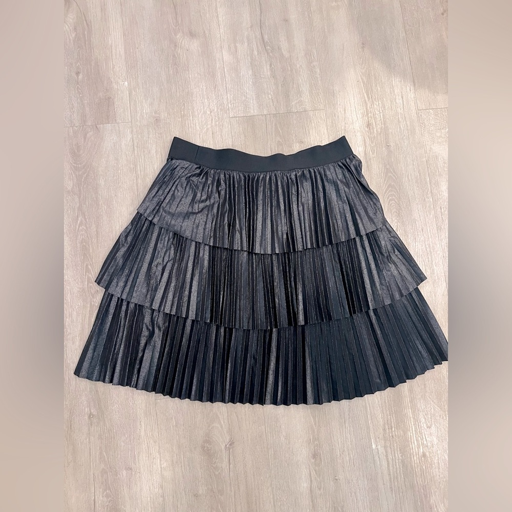 NWT plus size layered black pleated midi skirt!
